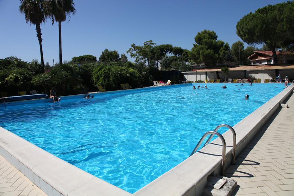 ג'ובינאצו Blu Sun Apartment In Complesso Riva Del Sole מראה חיצוני תמונה